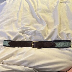 Vineyard Vines Leather Belt with Teal Golf Pattern